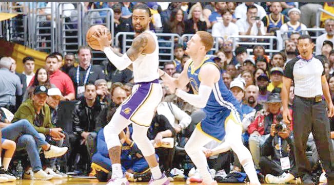 Lakers recuperan terreno tras imponerse a los Warriors por contundente 127-97