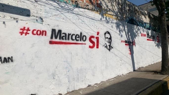Ebrard ya se promueve en bardas: '#Con Marcelo Sí'