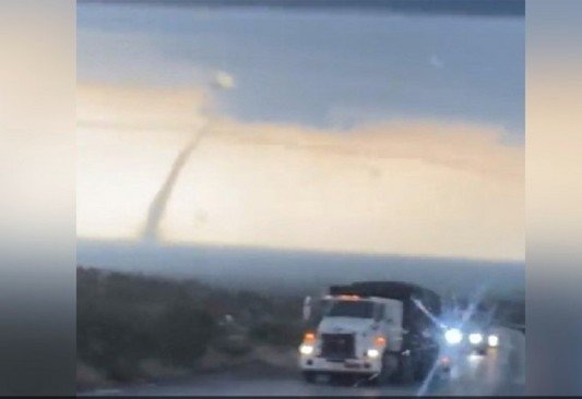 VIDEO: Transportista capta tornado entre Rosita y Allende 