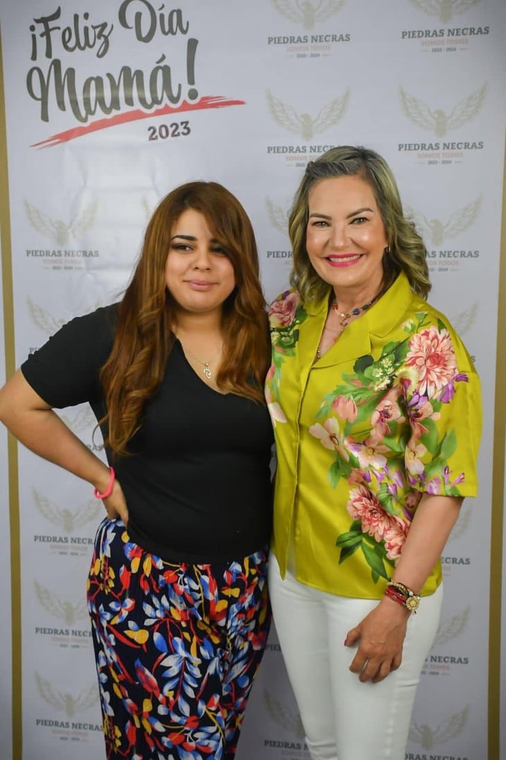 Norma Treviño felicita a las Madres en su día especial