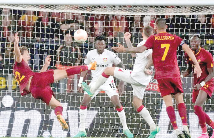 La Roma se acerca a la final con triunfo sobre Bayer Leverkusen