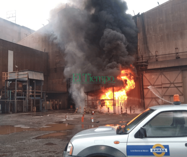 Bomberos controlan incendio en la laminadora de AHMSA planta 2 