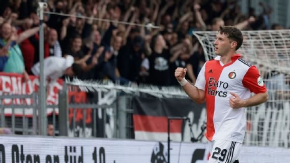 Santiago Giménez anotó su 15to gol en la Eredivisie
