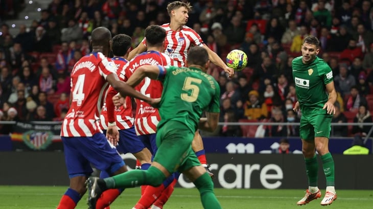 ¿Por qué el primer gol del Elche ante el Atlético no debió subir al marcador?