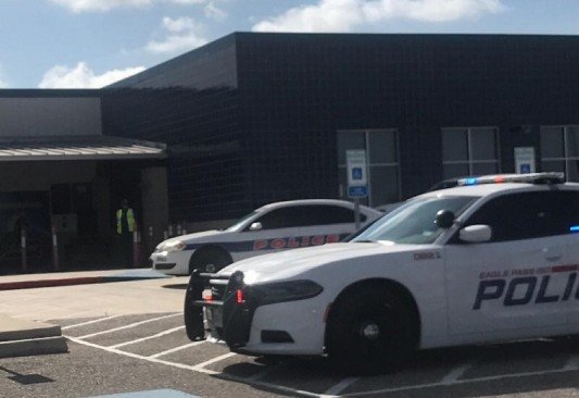 Refuerzan presencia policiaca en escuelas de Eagle Pass por recientes amenazas 