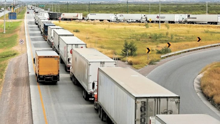 México urge retirar inspecciones ilegales a transporte de carga