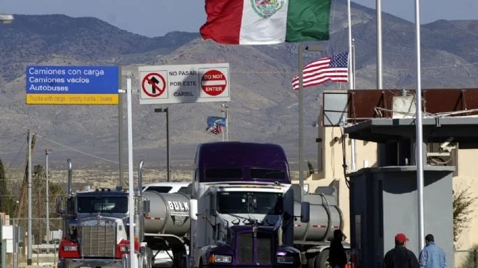 México denuncia retrasos en el transporte fronterizo