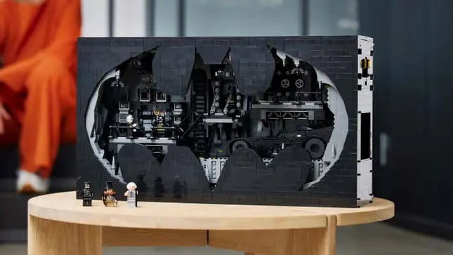 El nuevo kit de Lego de Batman Returns es una réplica de 4000 piezas de la Batcueva, con Batmóvil incluido