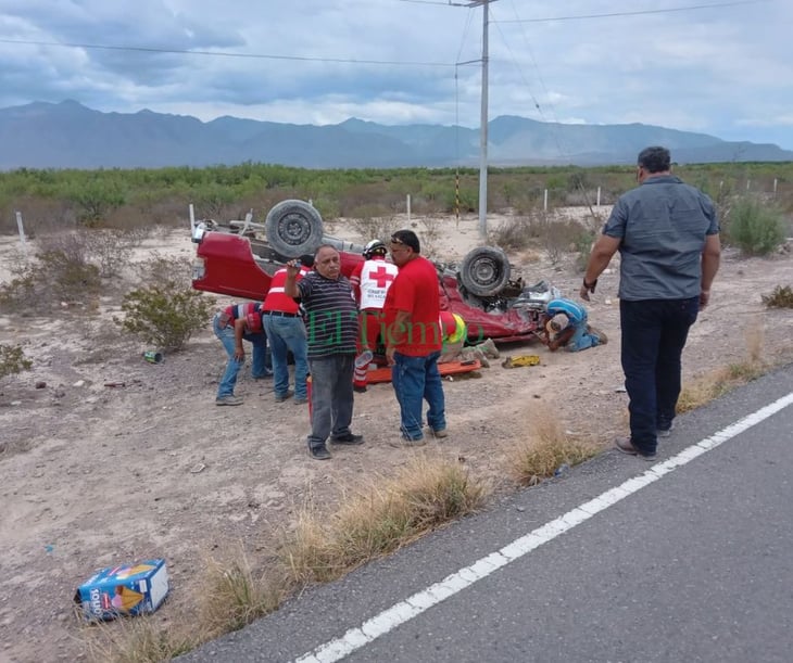 Conductor queda prensado tras chocar en la carretera Cuatrociénegas-Ocampo