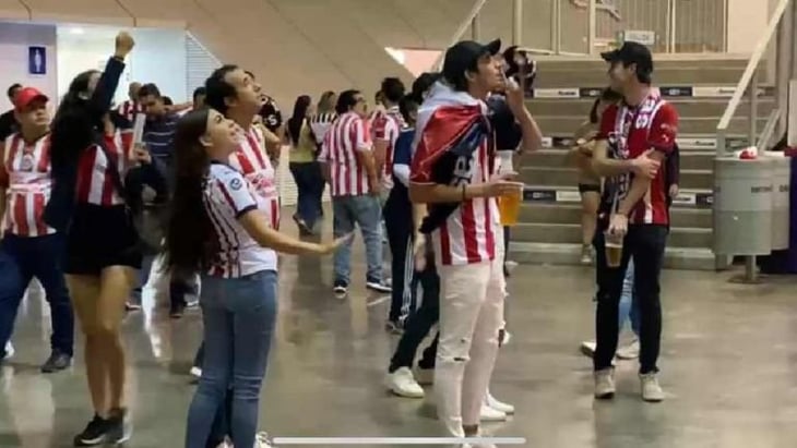 Chivas vs América: Aficionados se hicieron de palabras al terminar el partido