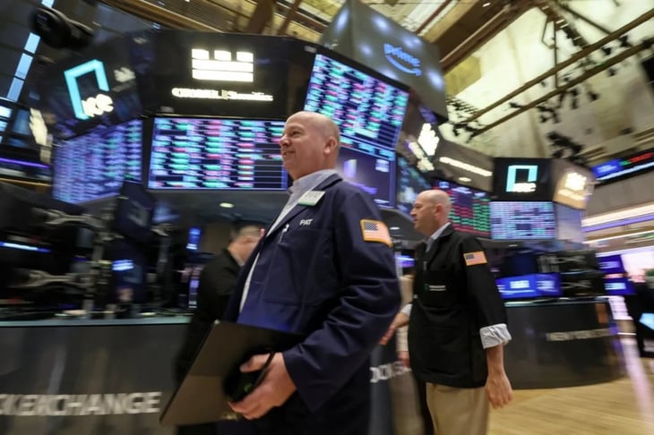 Wall Street cae por pausa en las negociaciones sobre el techo de deuda