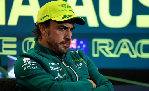 Advierte Fernando Alonso a pilotos de Red Bull: 'No me conformo'