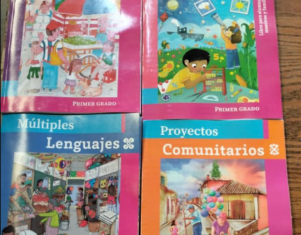 autoridades educativas reciben los primeros cinco títulos de libros de texto para primaria