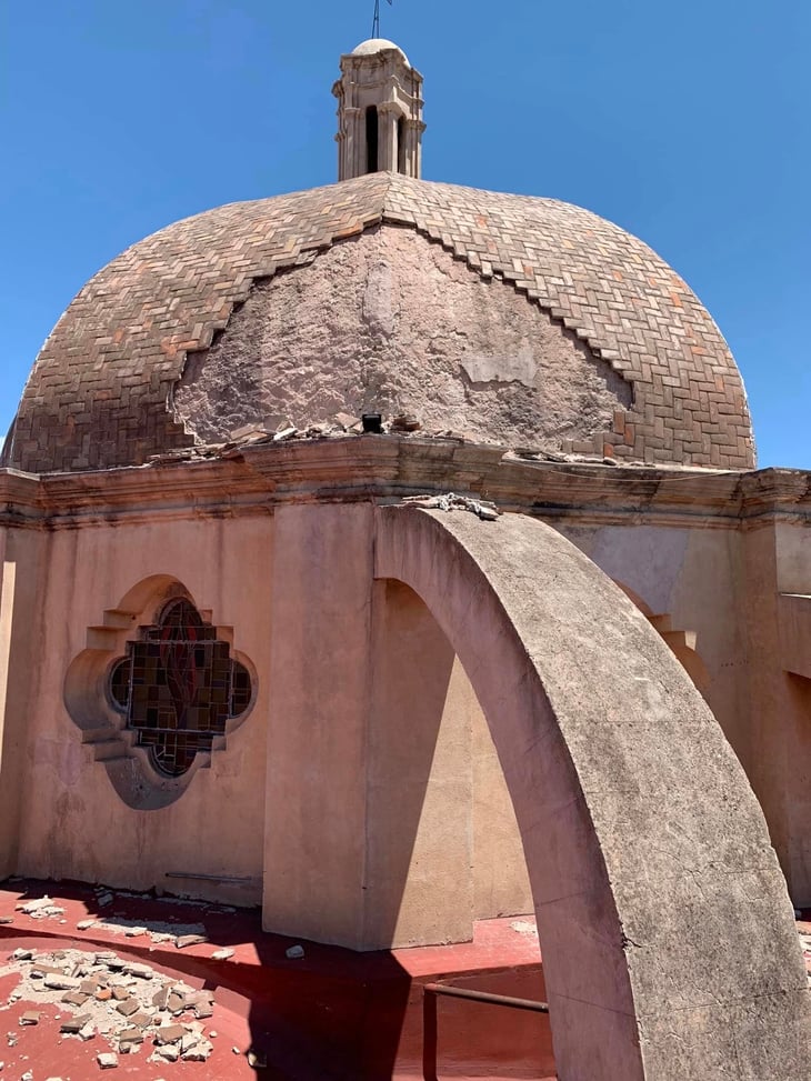 Fuertes vientos y lluvias dañan la cúpula de la iglesia Santiago Apóstol