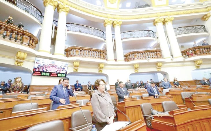 Congreso de Perú busca declarar persona non grata a AMLO