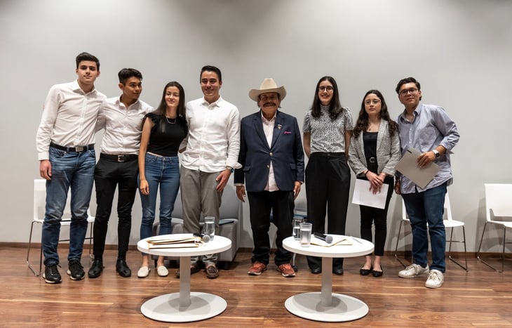 Se reúne Armando Guadiana con empresarios y estudiantes de la Laguna