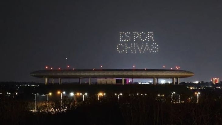 Chivas ilumina el cielo del Akron previo a la Gran Final del Clausura 2023