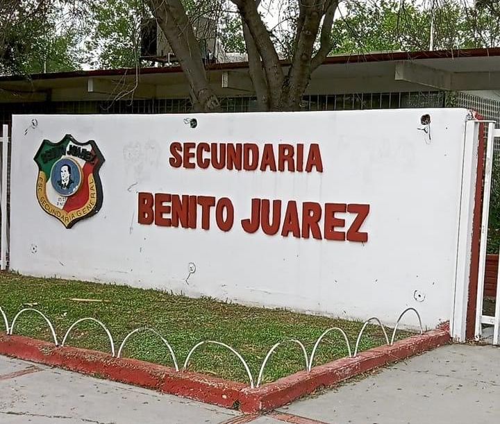 Secundaria Benito Juárez sufre robo de tubería 