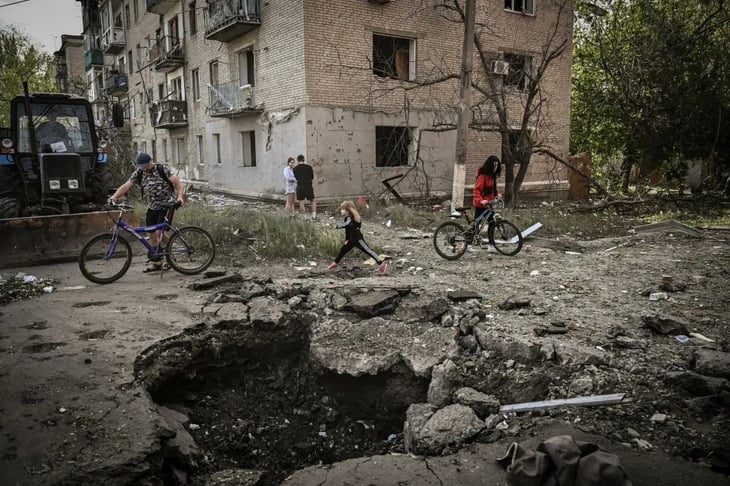 Niños del este de Ucrania esperan ser evacuados