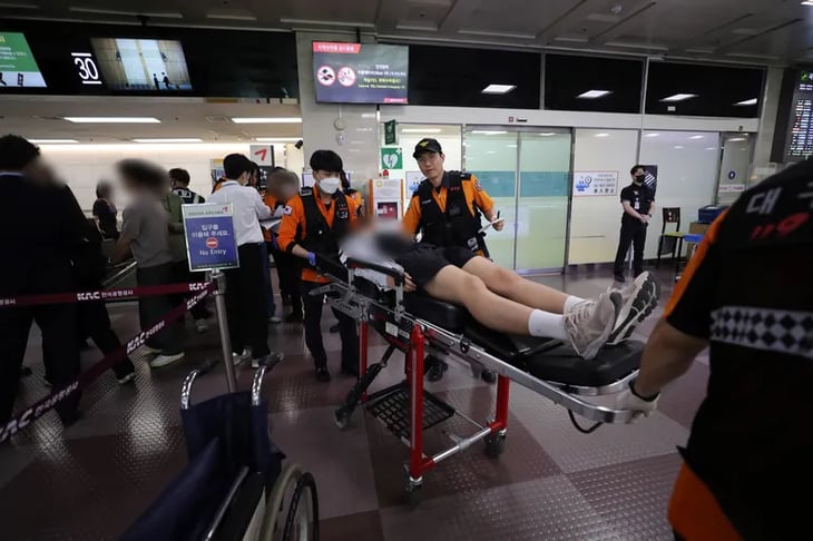 VIDEO: Pasajero abre la puerta de emergencia de un avión en pleno vuelo en Corea del Sur: hay 12 heridos