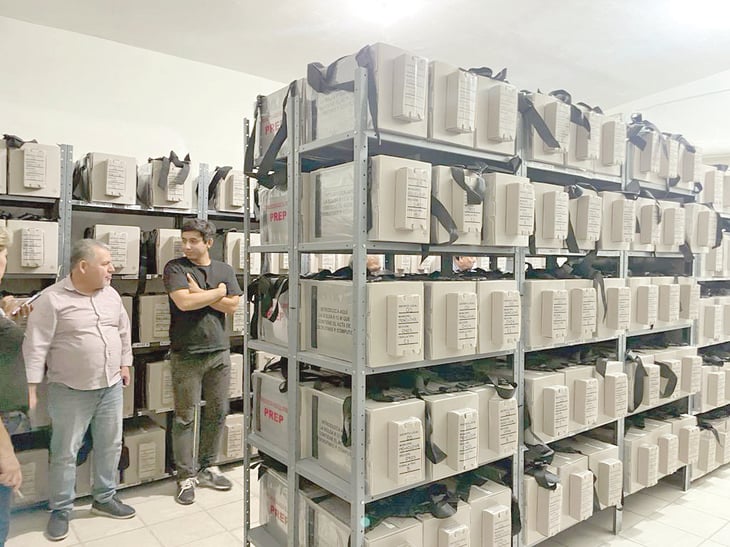 Paquetes electorales son trasladados a INE tras incendio en IEC