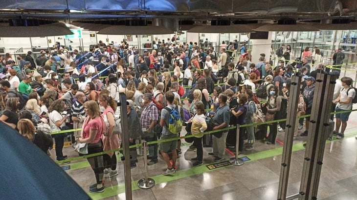 Falla en sistema causó caos en aeropuertos del Reino Unido