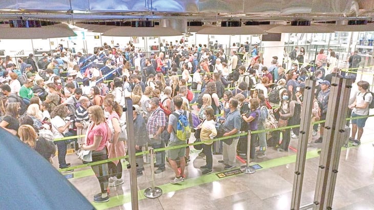 Falla en sistema causó caos en aeropuertos del Reino Unido
