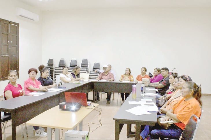 Funcionarios de Cuatro Ciénegas participan en el taller 'Lengua de señas mexicanas'