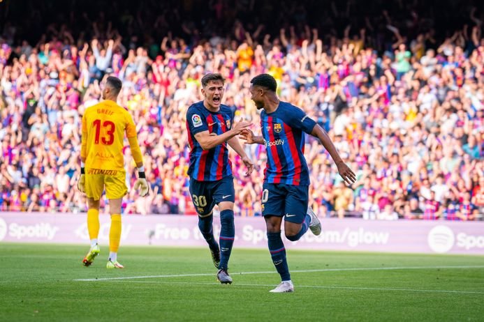 Despide Barca con goleada al Camp Nou, Busquets y Alba