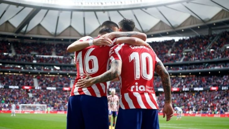 Atlético se impone a la Real Sociedad y acecha al Madrid por el segundo puesto de LaLiga