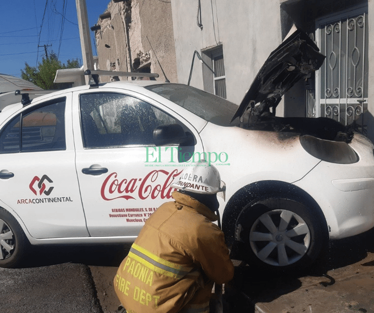 Auto de la Coca-Cola arde en llamas en la Zona Centro de Castaños
