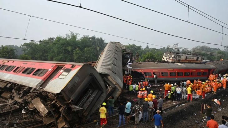 Testigos relatan el horror del accidente de tren en India