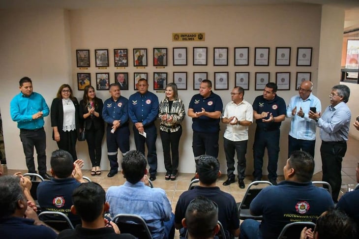 Norma Treviño Galindo reconoce a elementos de Protección Civil, Bomberos y SP