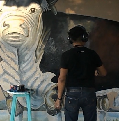 'Lalo' Anaya restaura mural emblemático en P.N