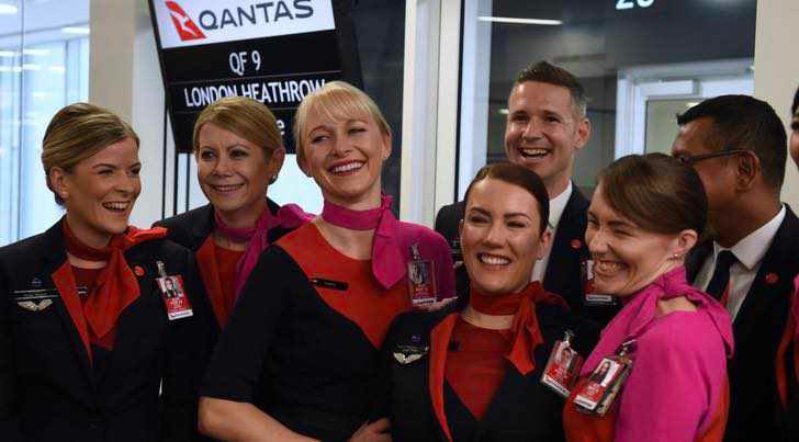 Aplauden a aerolínea australiana por implementar cómodos uniformes para las sobrecargos