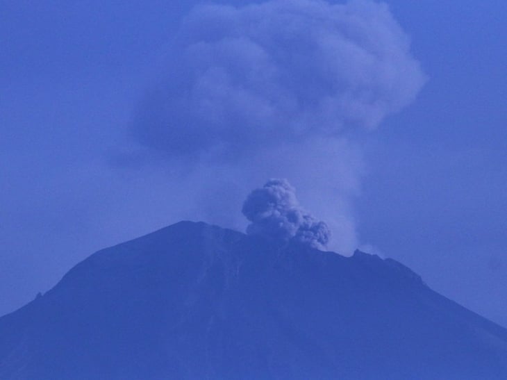 Popocatépetl registra un sismo volcanotectónico y más de cuatro horas de tremor, pero autoridades consideran mantenerlo en la misma fase de riesgo act
