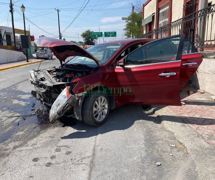 Mujer estrelló su auto contra la Logia Masónica Fiat Lux de Monclova