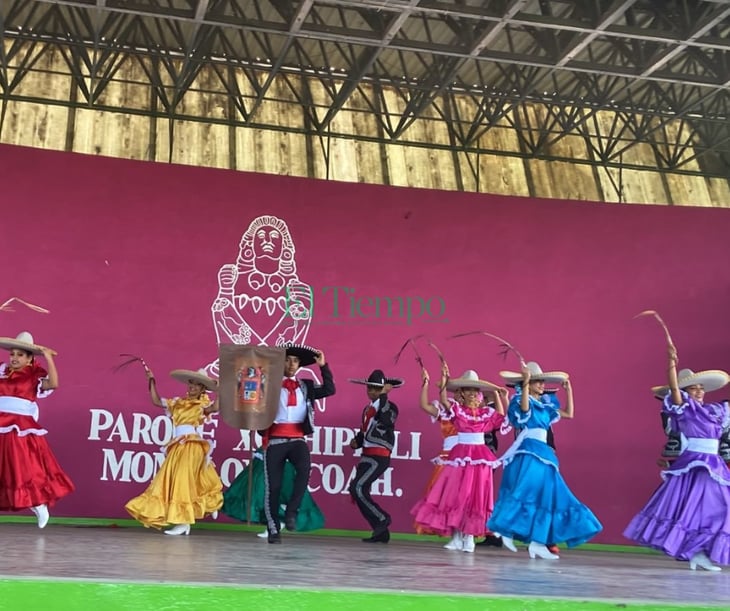 Concursan alumnos de primaria y secundaria en concurso regional de danzas folclóricas