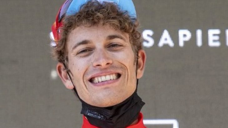 Sentido homenaje a Gino Mader en el Tour de Suiza: así lo despidieron sus compañeros del Bahrain