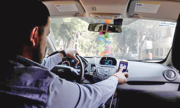 Más de 3 mil taxis de aplicación son los que circulan en las calles de la capital coahuilense