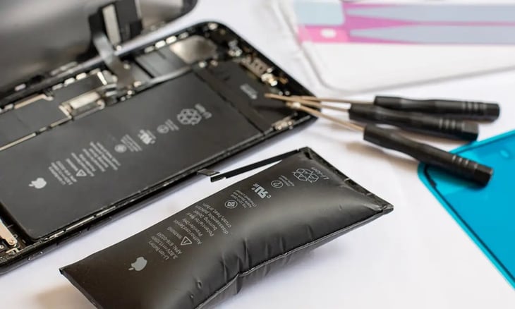 La UE aprueba una ley para que los móviles deban tener baterías fáciles de reemplazar
