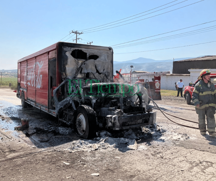 Se incendia camión de la Coca-Cola en Monclova