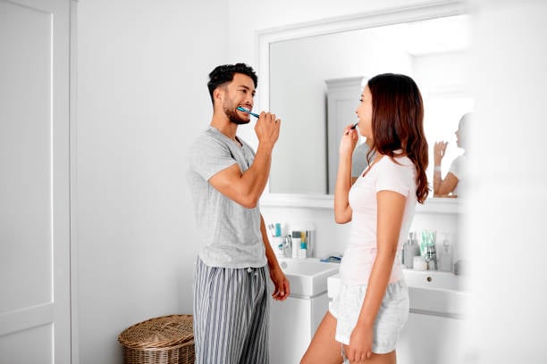 ¿Es aconsejable compartir el cepillo de dientes con tu pareja?