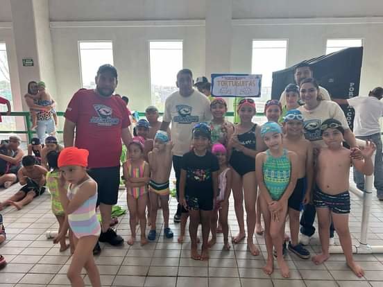 Clubes locales participan en el torneo de natación “Halcones Marinos” 