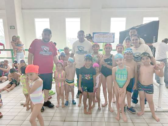 Clubes locales participan en el torneo de natación 'Halcones Marinos'