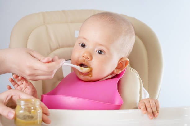 Reportan altos niveles de metal en comida para bebé