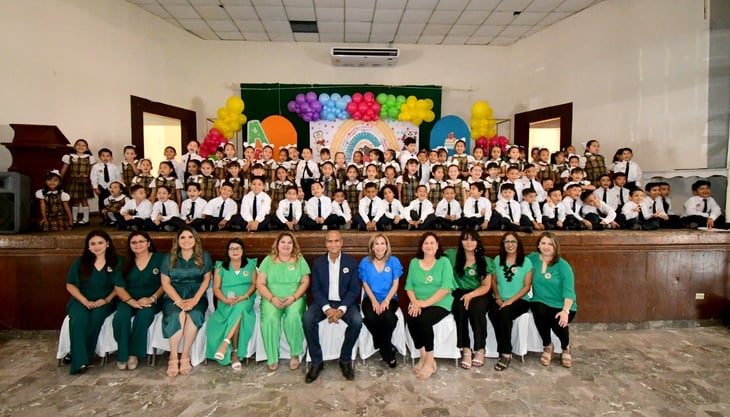 Alcalde asiste a la graduación de alumnos del jardín de niños María Escobedo Alvarado