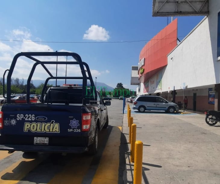 Monta Seguridad Pública operativo en Soriana Anahuac para evitar saqueo