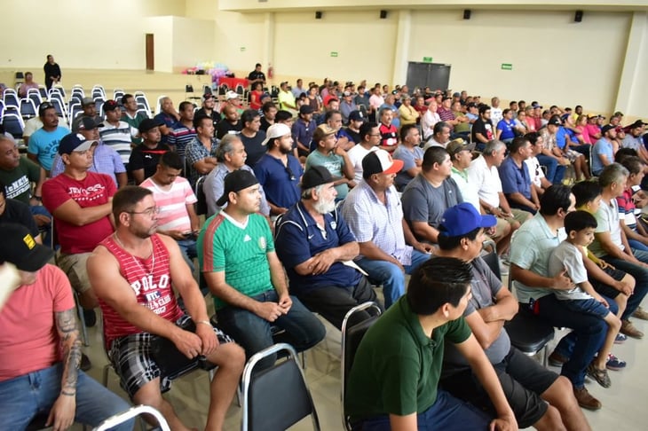 Hugo Lozano apoya con programa alimentario a obreros de Altos Hornos de México