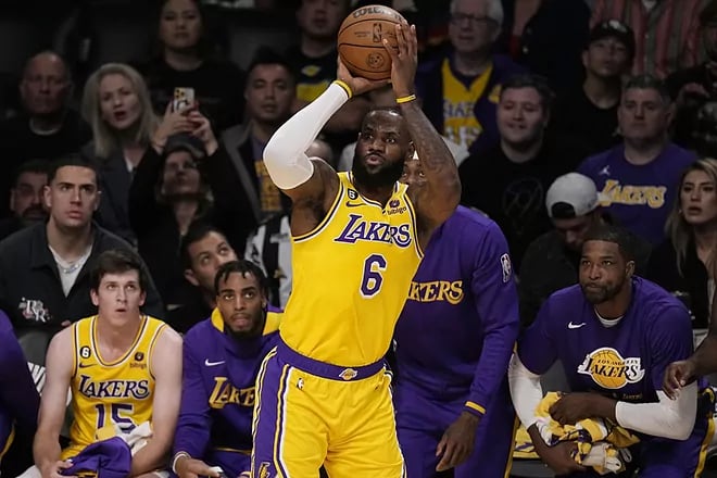 LeBron James aprueba los movimientos de los Lakers en la agencia libre